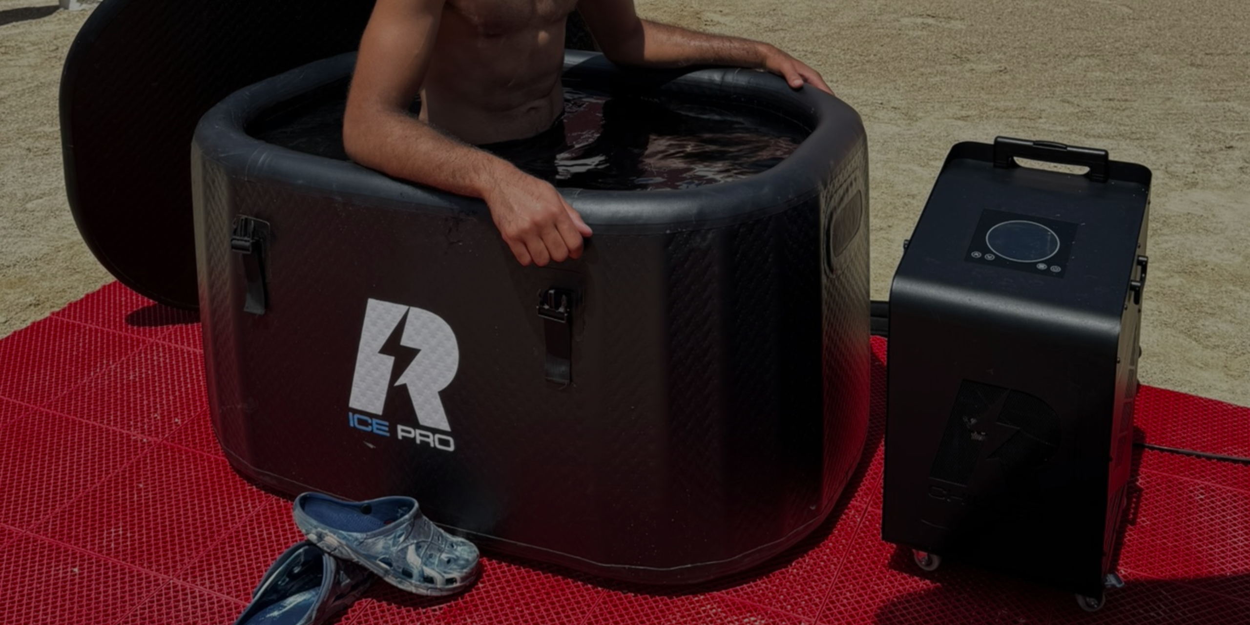 Bain froid débutant sportif dans un bain froid